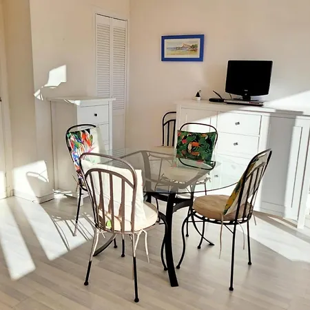 Apartment Studio With Balcony Close To The Sea *